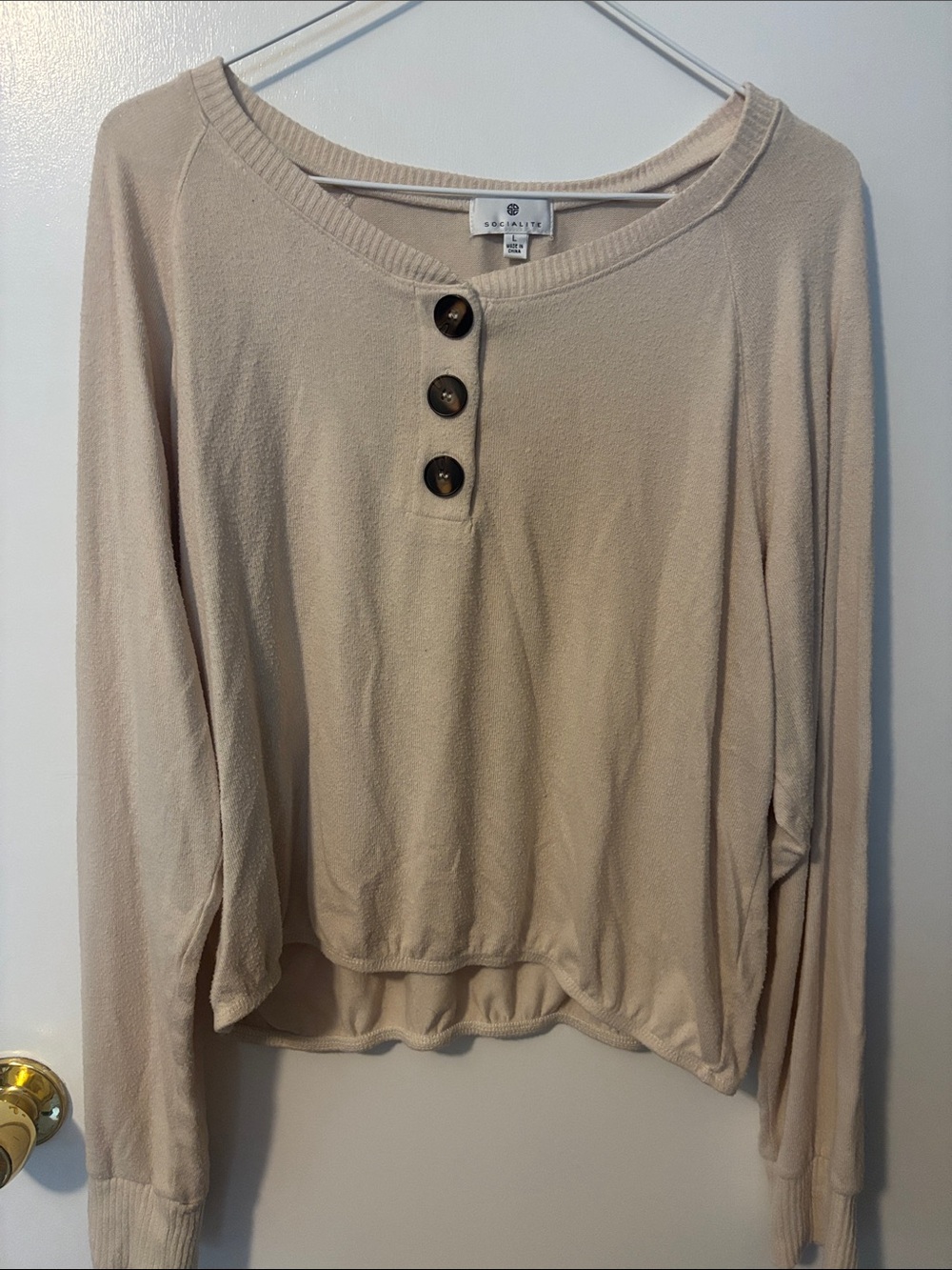 Classic Everyday SOCIALITE Light Beige Long Sleeve Henley Top Button Placket Lg